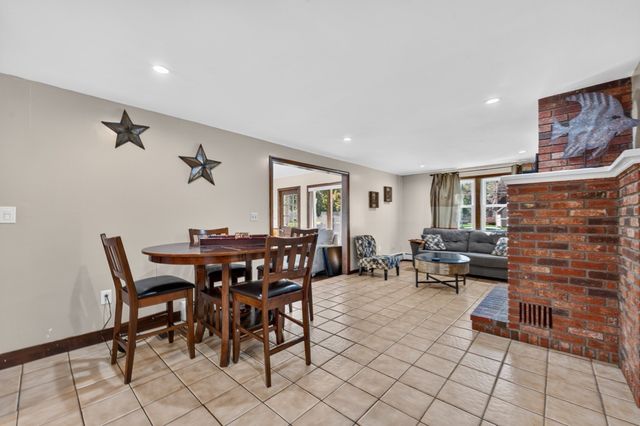4 Old Homestead Rd, Methuen, MA 01844
