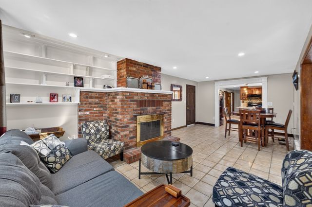 4 Old Homestead Rd, Methuen, MA 01844