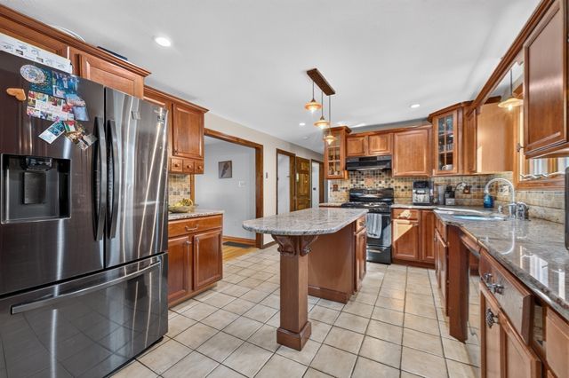 4 Old Homestead Rd, Methuen, MA 01844