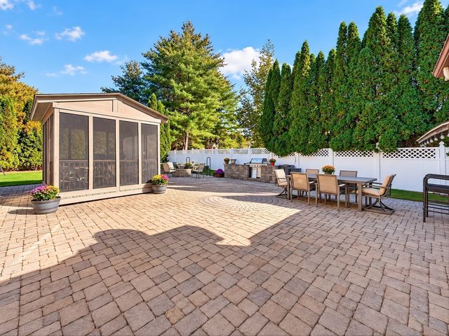 4 Old Homestead Rd, Methuen, MA 01844