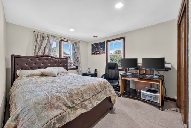 4 Old Homestead Rd, Methuen, MA 01844