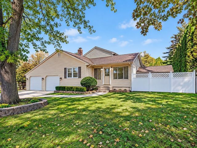 4 Old Homestead Rd, Methuen, MA 01844