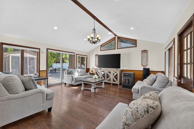 4 Old Homestead Rd, Methuen, MA 01844