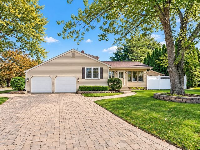 4 Old Homestead Rd, Methuen, MA 01844
