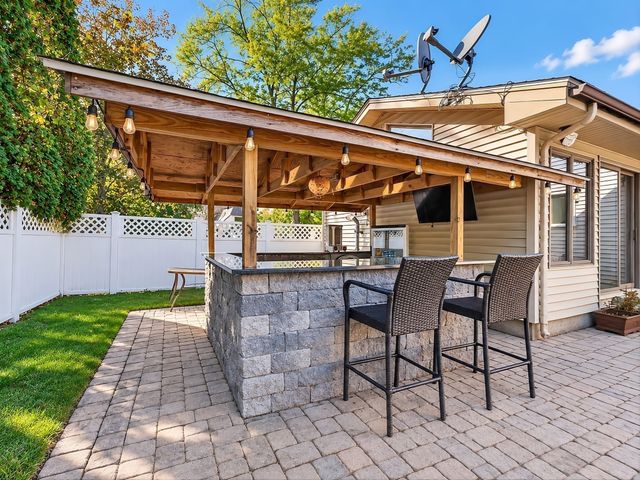 4 Old Homestead Rd, Methuen, MA 01844