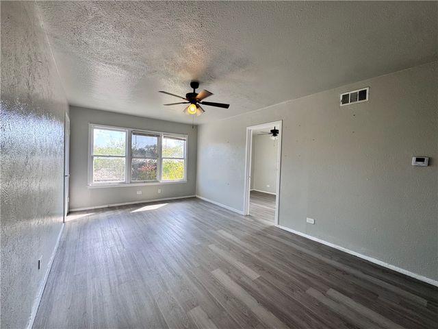 3120 Santa Fe St 7, Corpus Christi, TX 78404