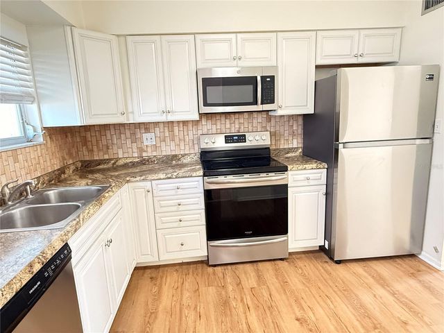 713 THUNDERBIRD AVENUE, Sun City Center, FL 33573