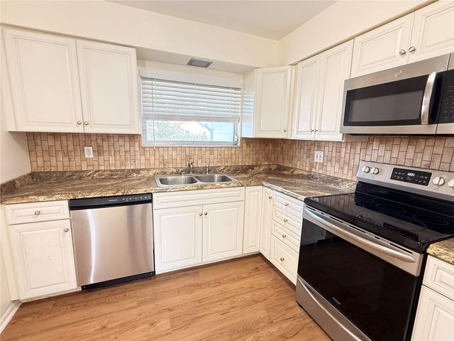 713 THUNDERBIRD AVENUE, Sun City Center, FL 33573