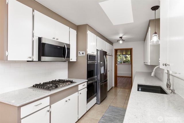 1413 Lindberg Place, Bremerton, WA 98310