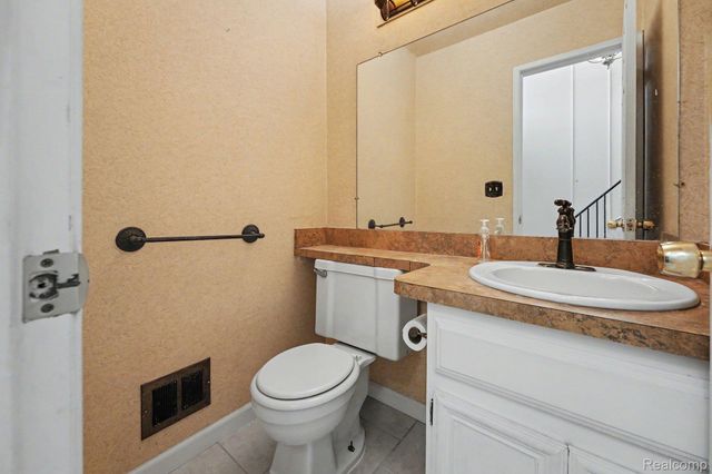 37491 Charter Oaks Boulevard, Clinton Charter Township, MI 48036