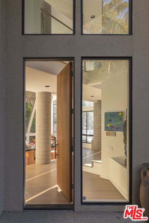 1060 E Oakmont Drive, Los Angeles, CA 90049 — photo 3