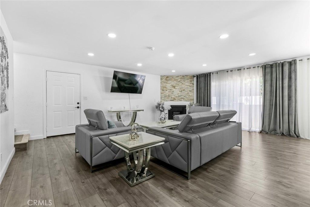 8801 Cedros Avenue 7, Panorama City, CA 91402