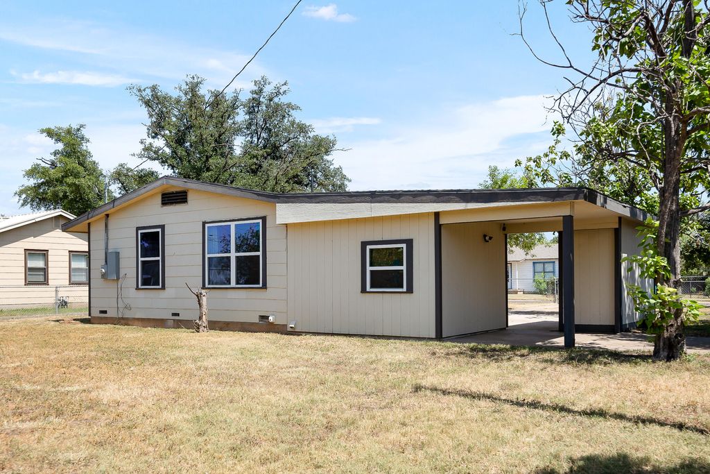 Image 2 of property listing at 479 E 40th Street, San Angelo, TX 76903