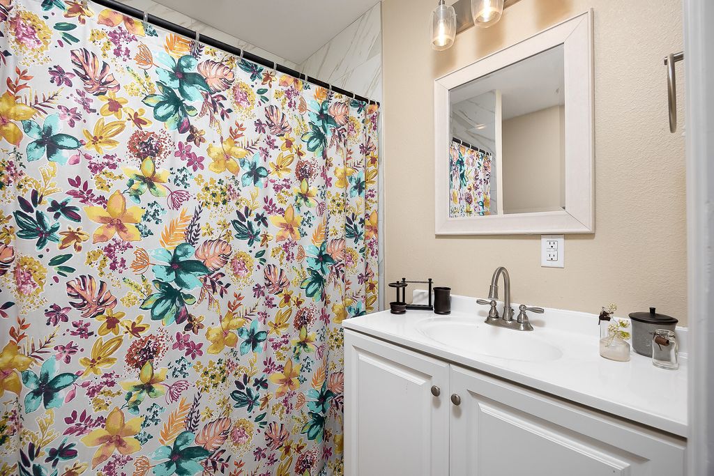 Image 8 of property listing at 479 E 40th Street, San Angelo, TX 76903