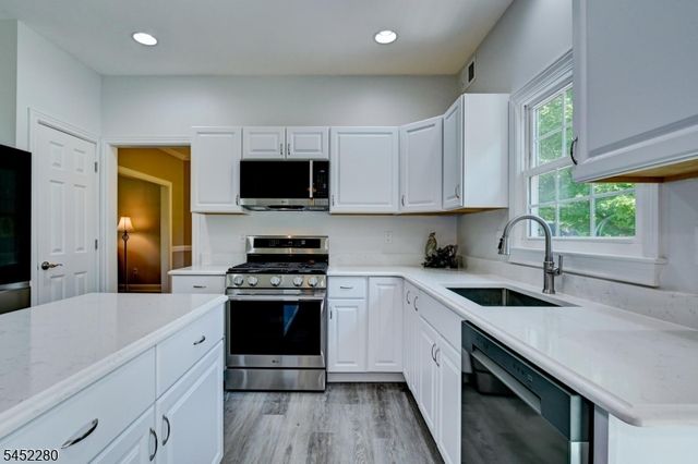 114 BRANDON CT, Branchburg Twp., NJ 08853