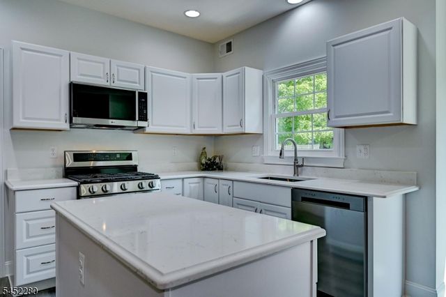 114 BRANDON CT, Branchburg Twp., NJ 08853