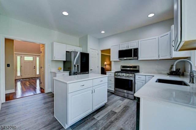 114 BRANDON CT, Branchburg Twp., NJ 08853