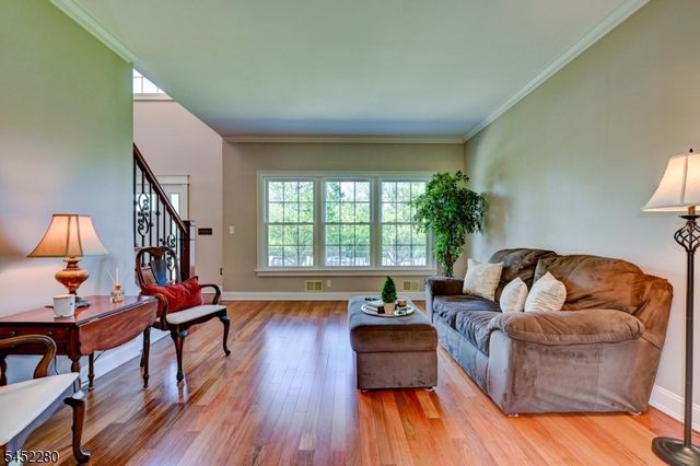 114 BRANDON CT, Branchburg Twp., NJ 08853