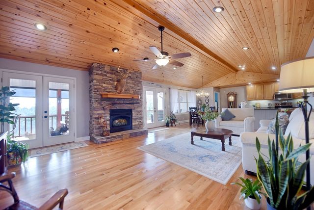 135 W Longview Drive, Blairsville, GA 30512