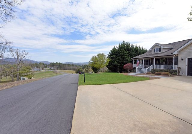135 W Longview Drive, Blairsville, GA 30512