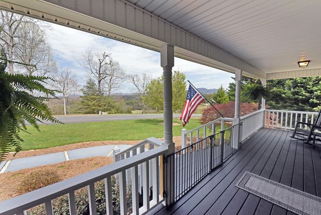 135 W Longview Drive, Blairsville, GA 30512