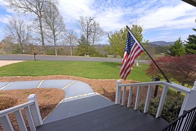 135 W Longview Drive, Blairsville, GA 30512