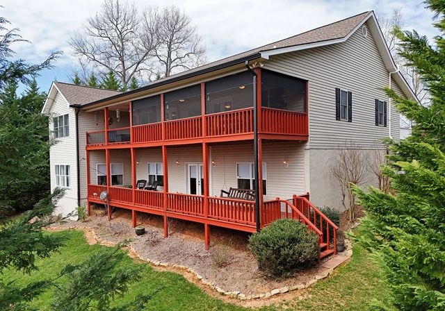 135 W Longview Drive, Blairsville, GA 30512