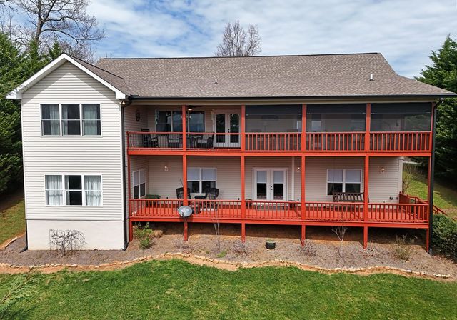 135 W Longview Drive, Blairsville, GA 30512