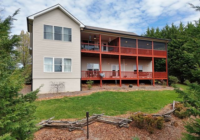 135 W Longview Drive, Blairsville, GA 30512