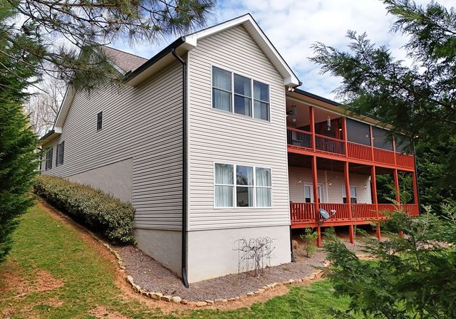 135 W Longview Drive, Blairsville, GA 30512