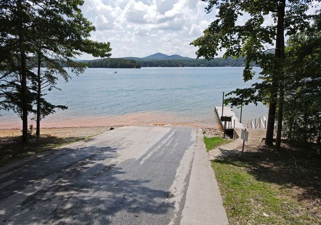 135 W Longview Drive, Blairsville, GA 30512