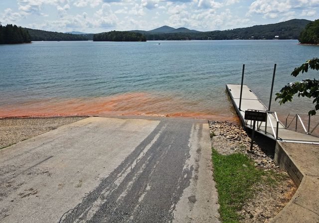 135 W Longview Drive, Blairsville, GA 30512