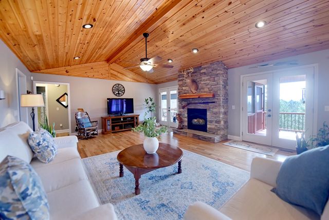 135 W Longview Drive, Blairsville, GA 30512