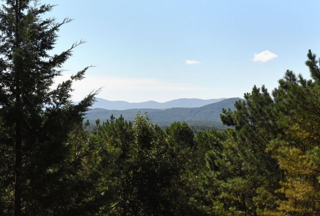 135 W Longview Drive, Blairsville, GA 30512