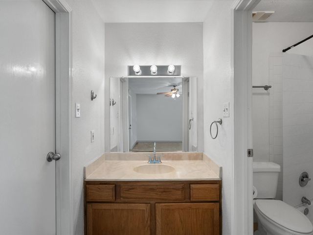 18515 Egret Bay Boulevard 1101, Webster, TX 77058