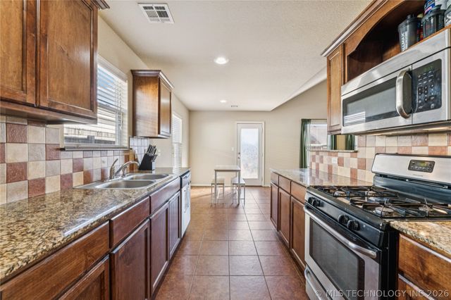 10709 N 153rd East Avenue, Owasso, OK 74055