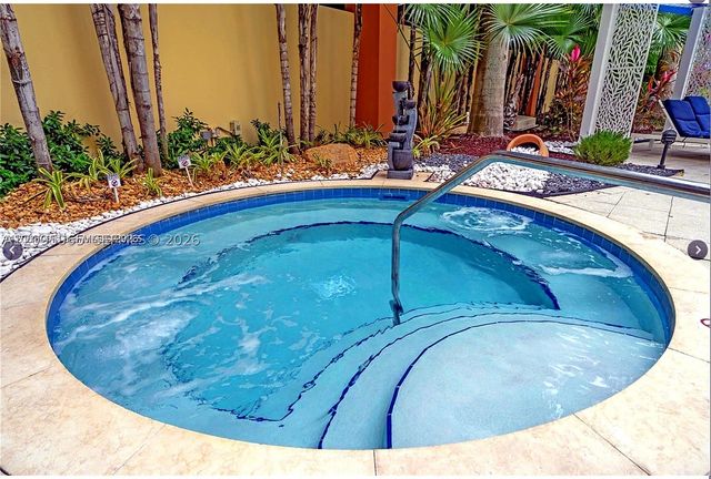 2775 NE 187th St 225, Aventura, FL 33180