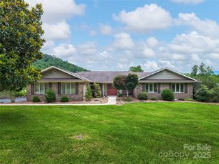 30 Beaumont Drive, Hendersonville, NC 28739