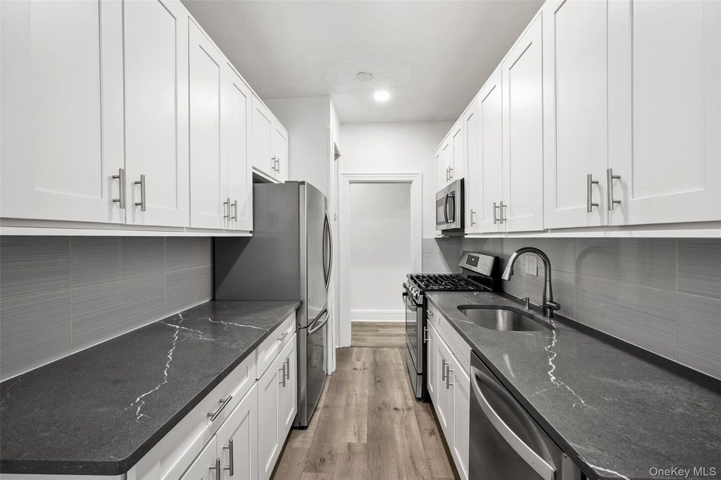 663 Locust Street 5-D, Fleetwood, NY 10552 — photo 2