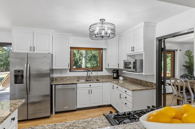 20 Willow Wood Drive, Excelsior, MN 55331