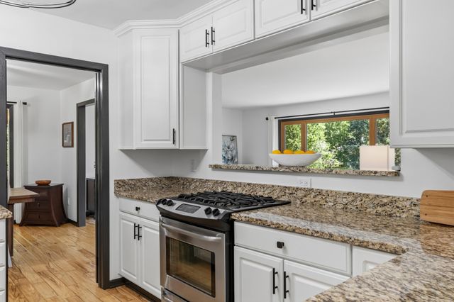 20 Willow Wood Drive, Excelsior, MN 55331
