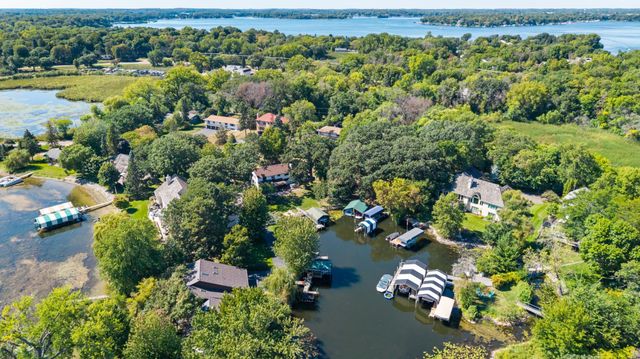 20 Willow Wood Drive, Excelsior, MN 55331