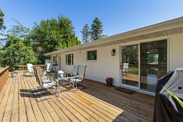 20 Willow Wood Drive, Excelsior, MN 55331