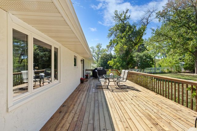 20 Willow Wood Drive, Excelsior, MN 55331
