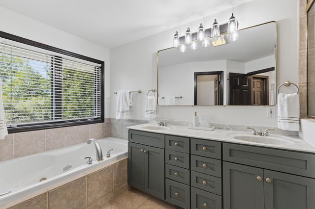 20 Willow Wood Drive, Excelsior, MN 55331