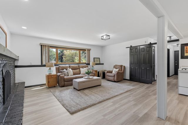 20 Willow Wood Drive, Excelsior, MN 55331