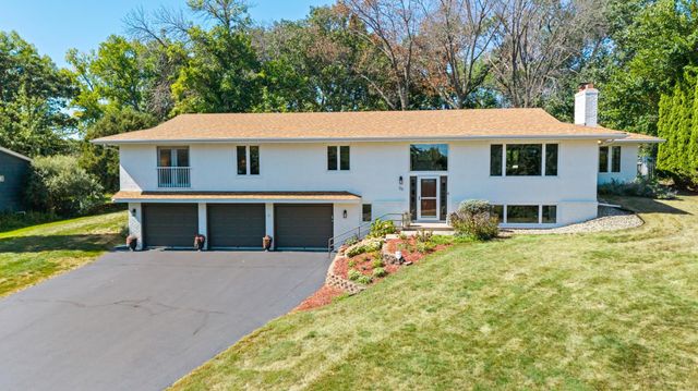 20 Willow Wood Drive, Excelsior, MN 55331