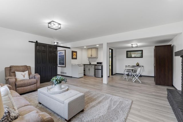 20 Willow Wood Drive, Excelsior, MN 55331