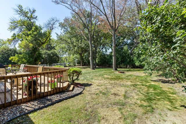 20 Willow Wood Drive, Excelsior, MN 55331