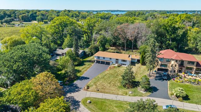 20 Willow Wood Drive, Excelsior, MN 55331